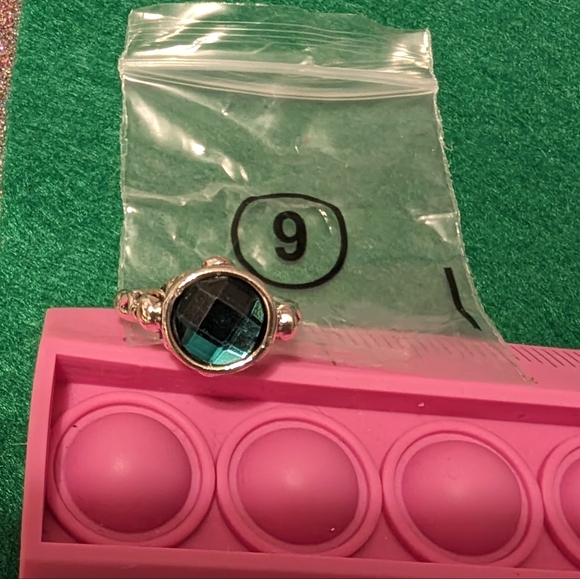 Pirates Of The Caribbean Ring Captain Jack Sparrow Finches Skull Green Crystal 9 - Picture 5 of 13